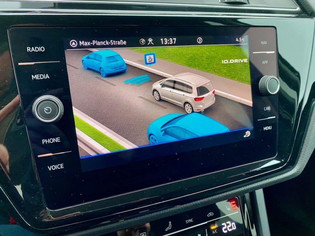 Fahrzeugabbildung Volkswagen Touran 1.5 TSI DSG 7-SITZER AAC AHK LED NAVI