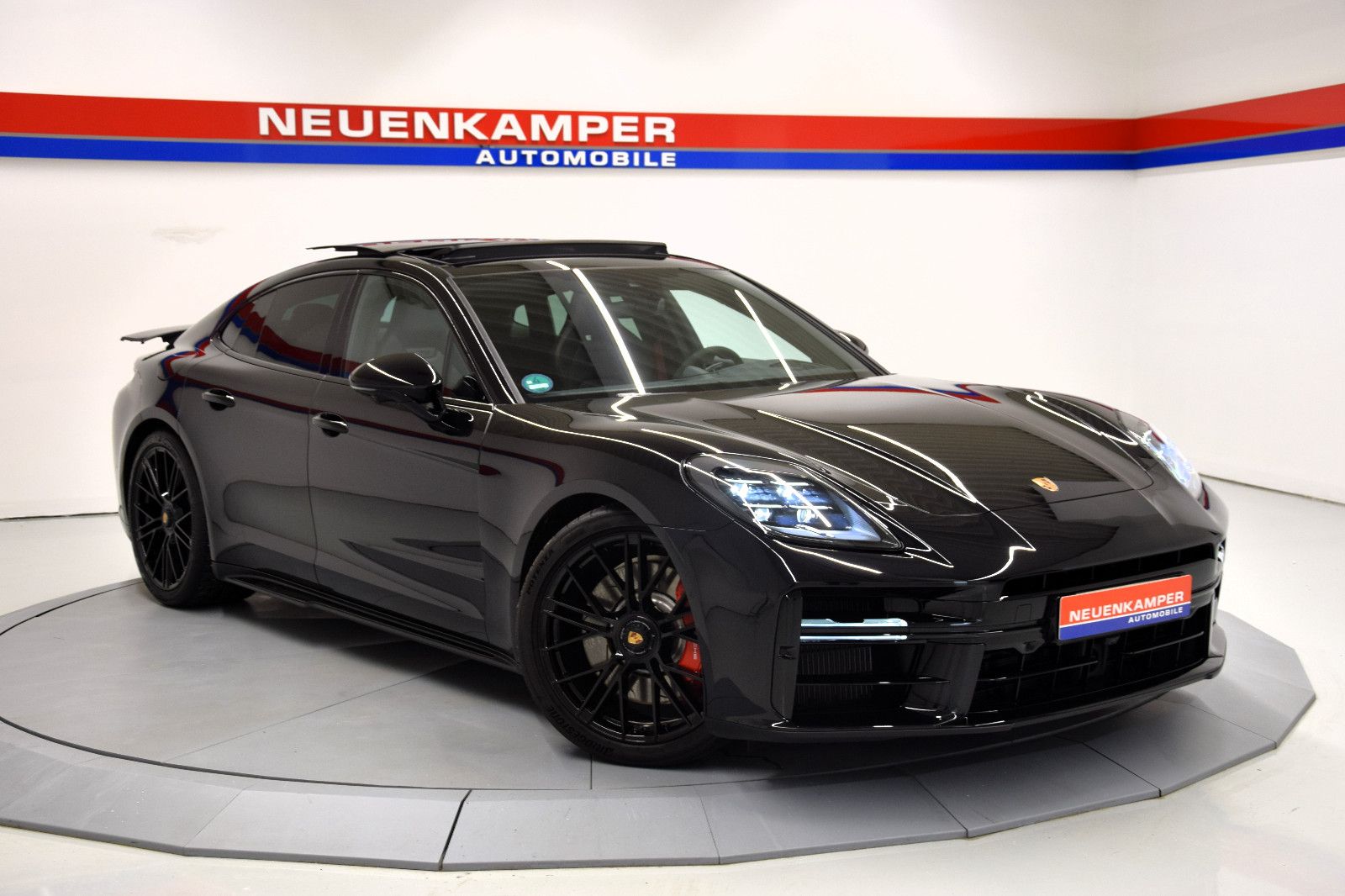 Fahrzeugabbildung Porsche Panamera GTS Sport Design Lift Hinterachslenkung