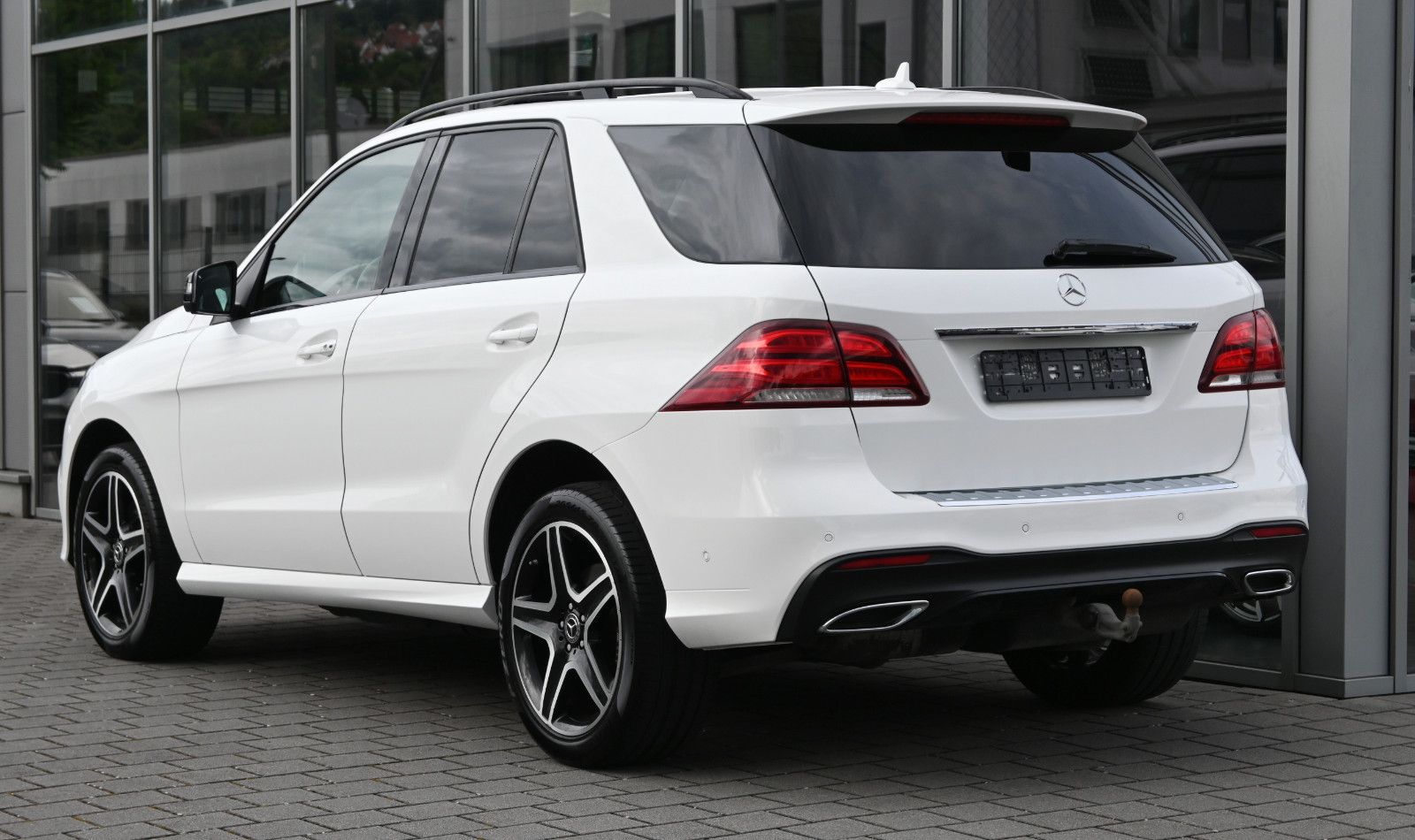 Fahrzeugabbildung Mercedes-Benz GLE 350 d 4MAT. AMG LINE °NIGHT°AHK°ILS°360°SHD°