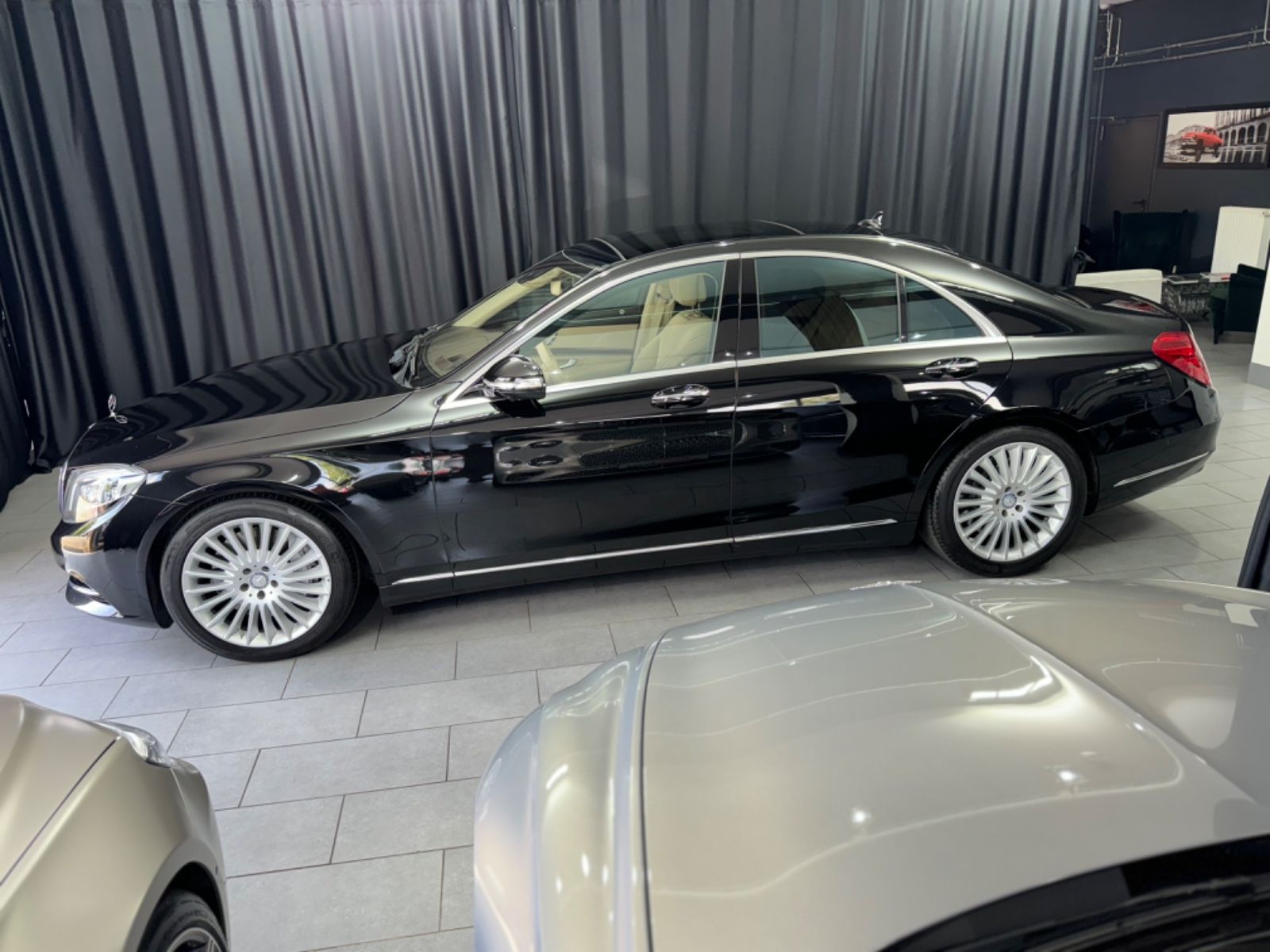 Fahrzeugabbildung Mercedes-Benz S 500 4Matic*HEAD-UP*360 KAMERA*BURMESTER*1.HAND