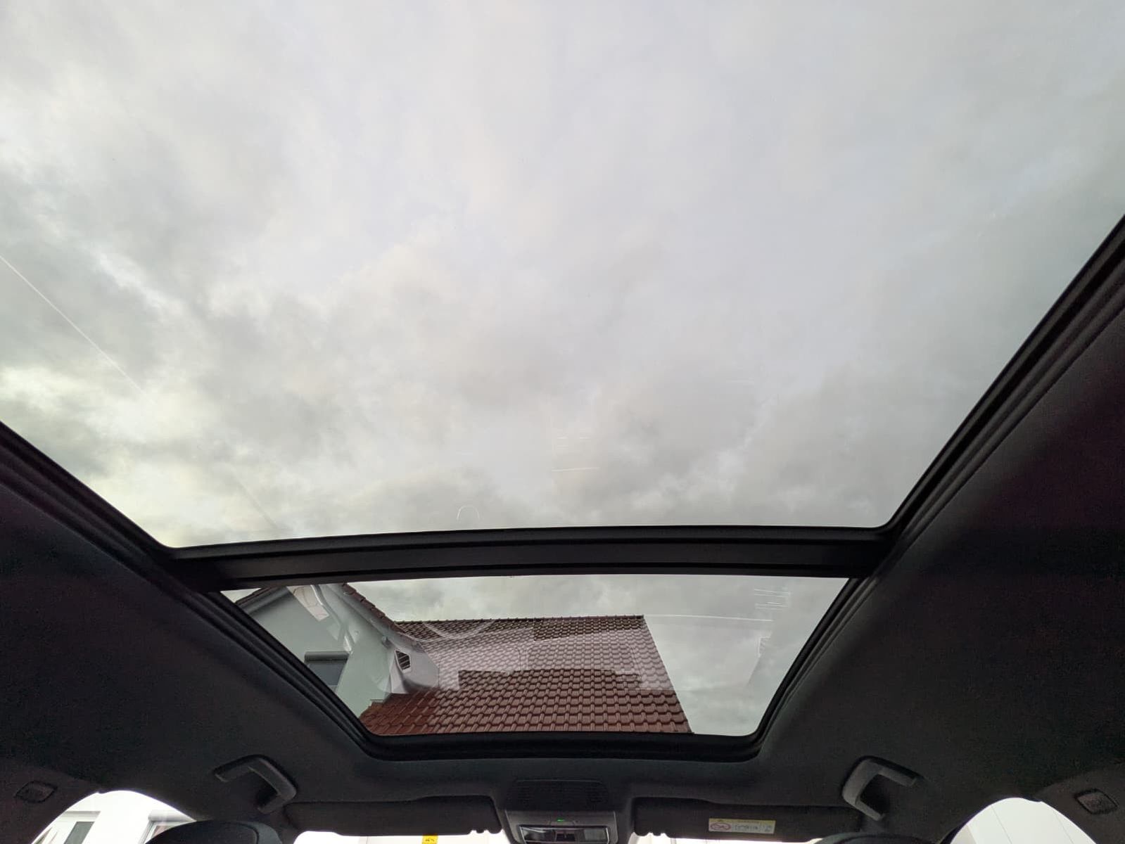 Fahrzeugabbildung Volkswagen Tiguan 2.0 TDI 4M R-Line PANO*H&K*AHK*MATRIX*20"