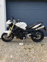 Triumph Street Triple in Fusion white - TRIUMPH 2009 STREET TRIPLE