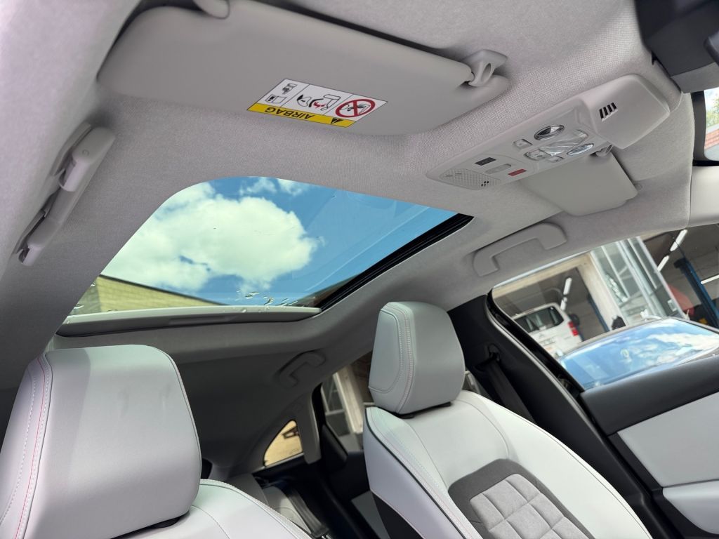 Fahrzeugabbildung Citroën C4 Hybrid 145 MAX