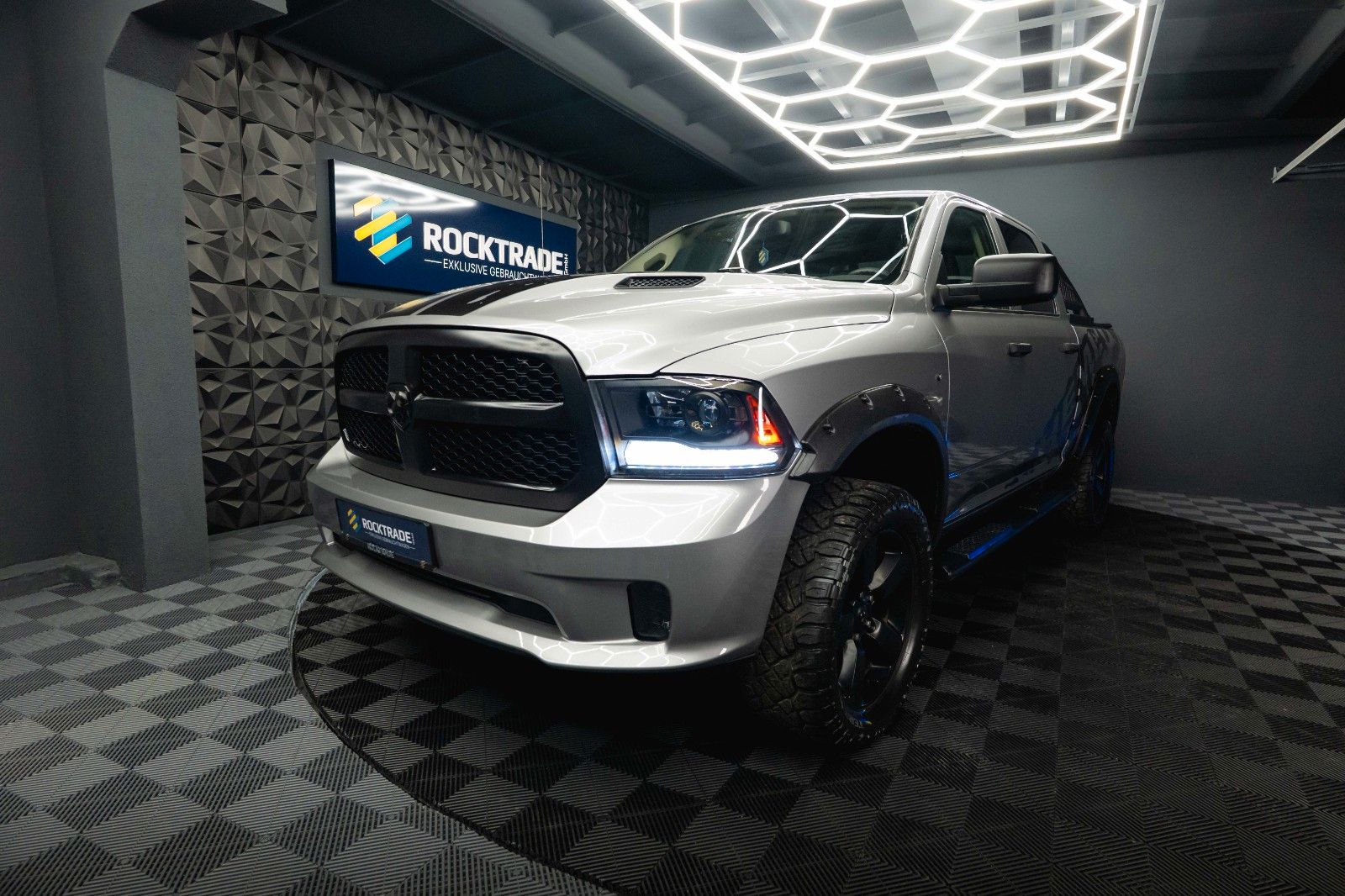 Fahrzeugabbildung Dodge RAM 5.7 V8 HEMI 4x4 OFFROAD Night-Paket *LED*AHK