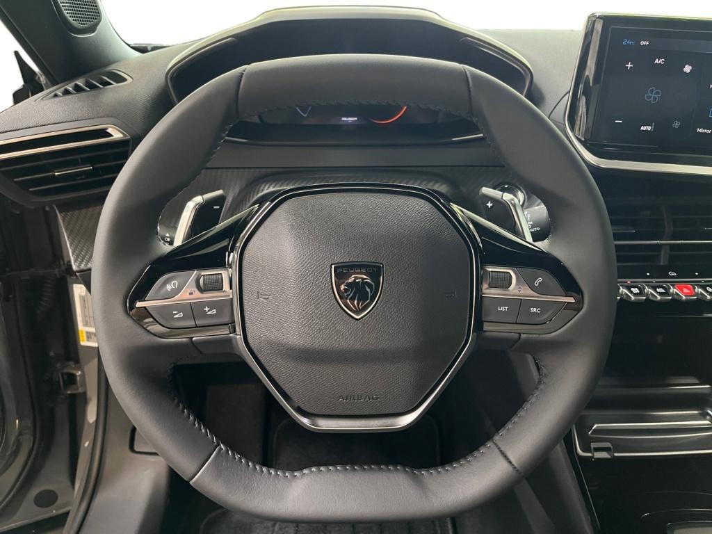 Peugeot 2008 Allure 1.2 PureTech Fahrassist+AHK+Cam+LED