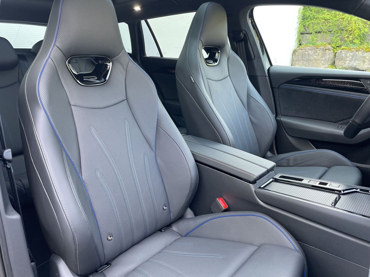 Passat Variant R-Line Signature 1.5 TSI eHybrid