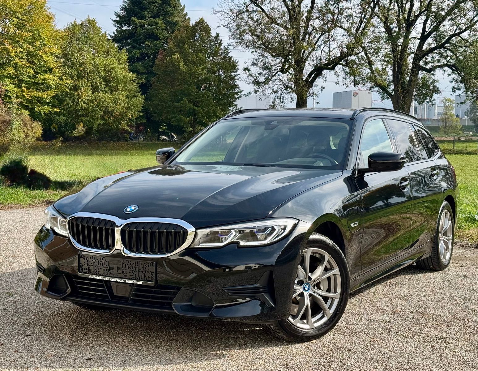 BMW 330e Touring Sport Line AHK HeadUp RFK Laser 1Hd