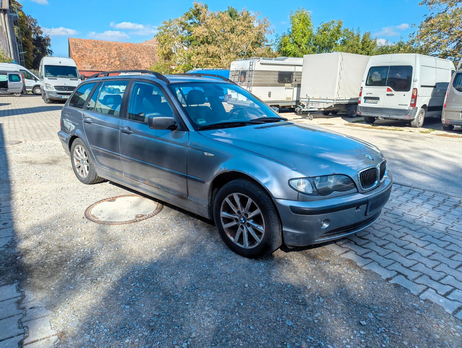 BMW 316 2004 — interior