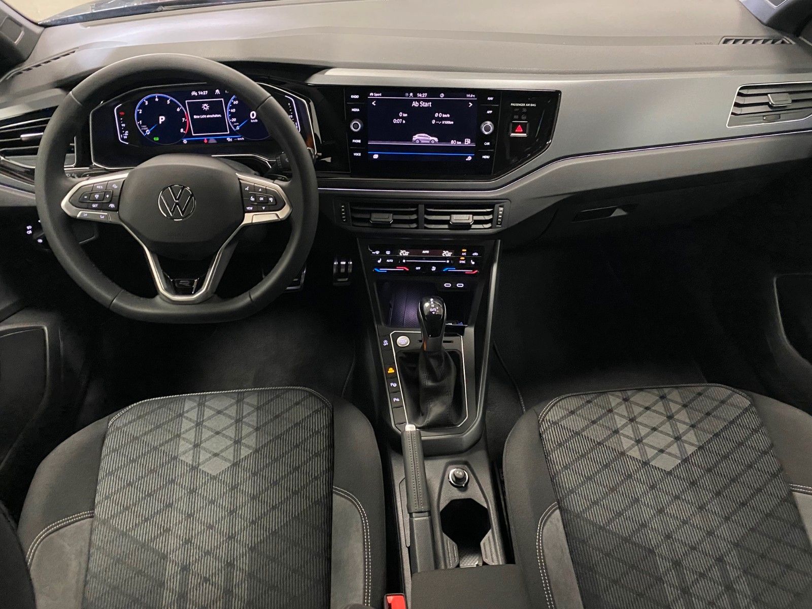 Fahrzeugabbildung Volkswagen Taigo 1.5 TSI DSG R-Line+MATRIX LED+18"ALU+KAMER