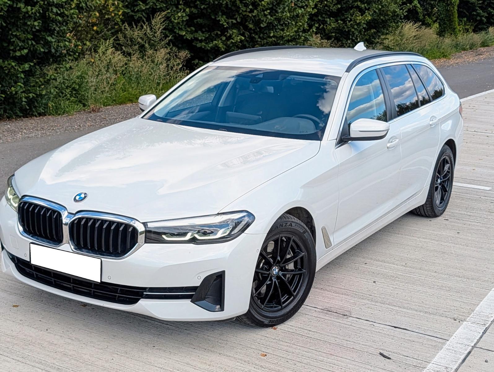 BMW 530d Touring Perlmuttweiß , Scheckheft , Navi