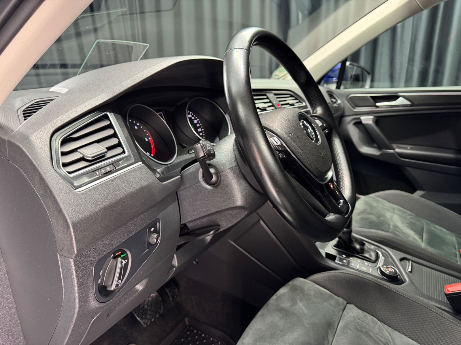 Fahrzeugabbildung Volkswagen Tiguan Highline 4Motion|MASSAGE|AHK|HEAD-UP|DSG|