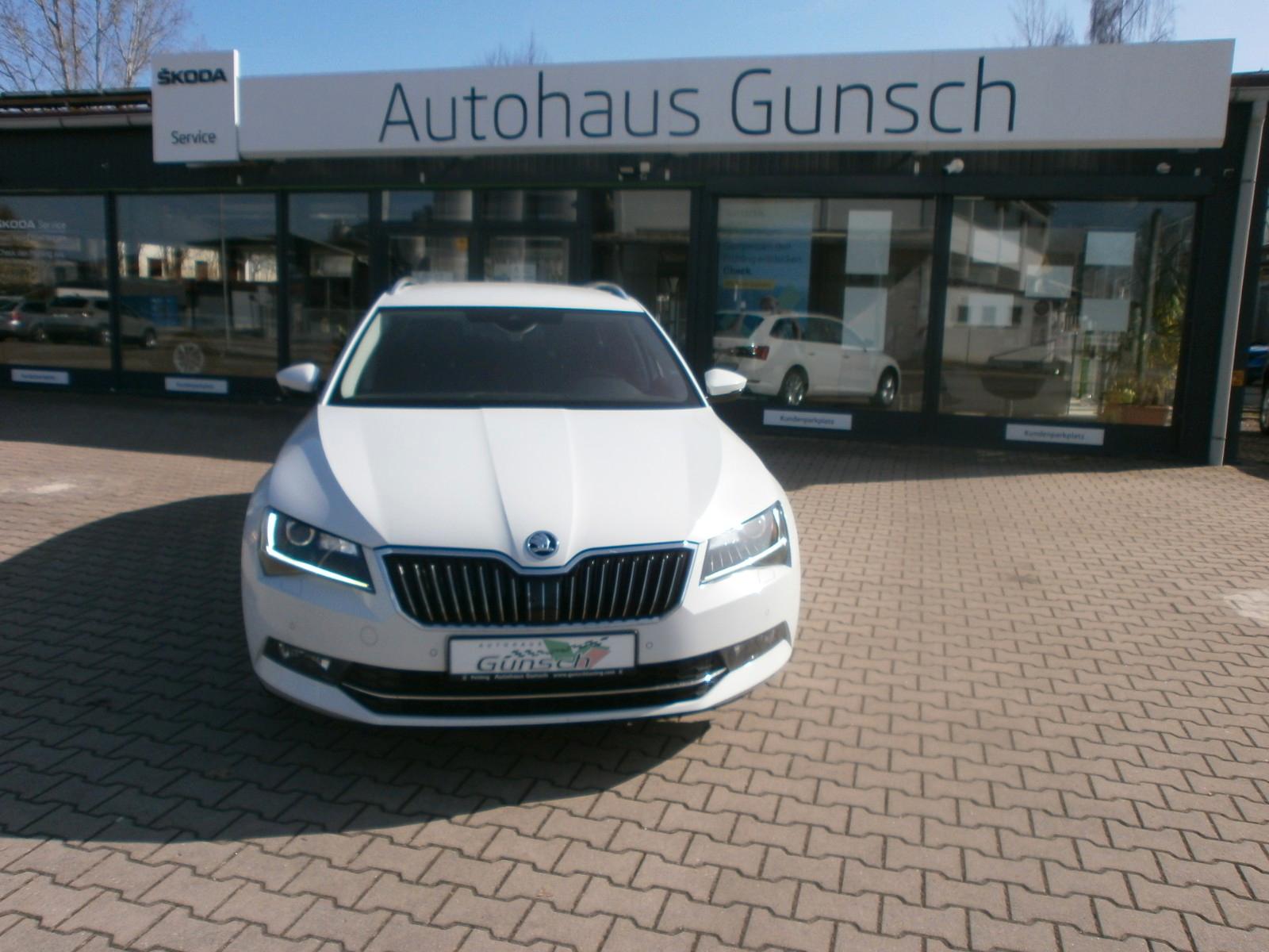 Skoda Superb Combi Style*WSS beheizt*Navi*Bi-Xenon*