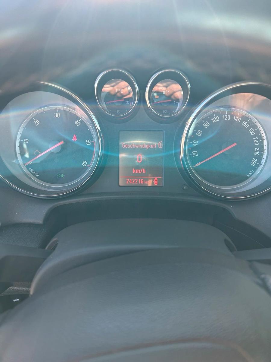 Opel Astra 2012 — photo 7