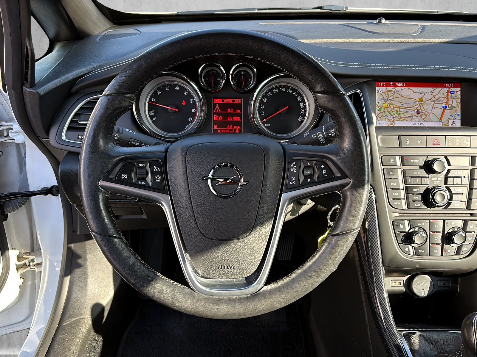 Fahrzeugabbildung Opel Cascada 1.4i INNOVATION NAVI LEDER XENON RF KAM