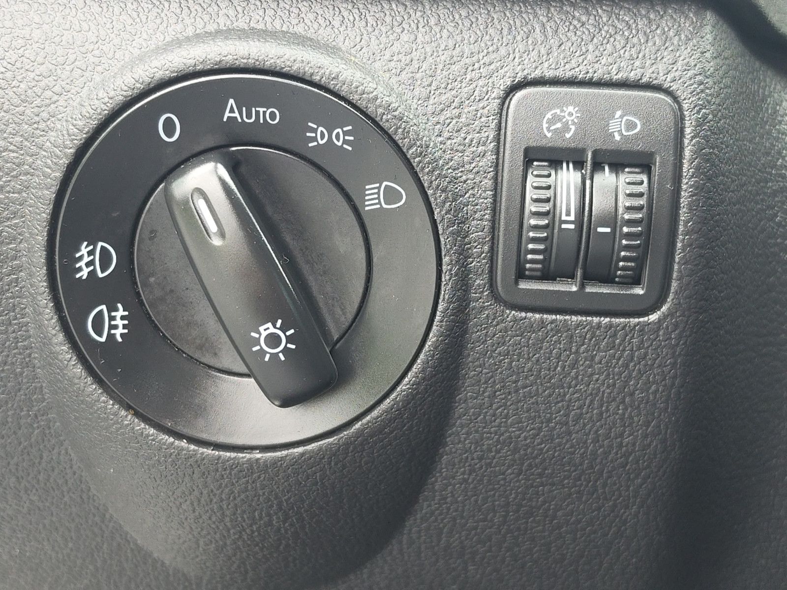Fahrzeugabbildung Volkswagen Golf Plus VI Team AUTOMATIK STEUERKETT TÜV NEU
