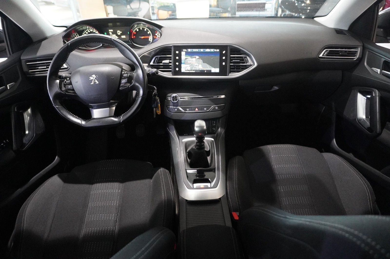 Fahrzeugabbildung Peugeot 308 SW 1.2T ALLURE NAVI/LED/KAMERA/SHZ/SPORT/AHK