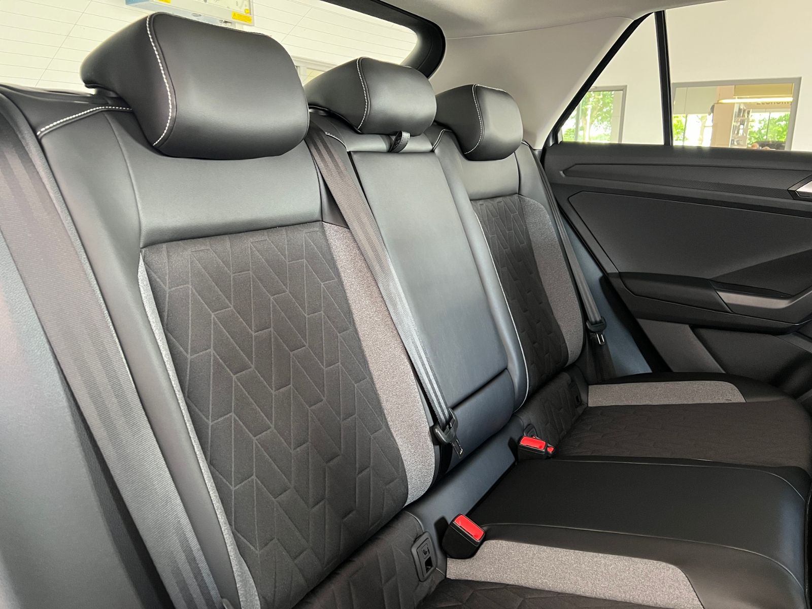 Fahrzeugabbildung Volkswagen T-Roc GOAL 1.0 TSI *Ganzjahresreifen, Rückfahrka