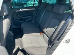 Fahrzeugabbildung Volkswagen Passat Variant 2.0 TDI DSG R-Line LED ACC Kamera