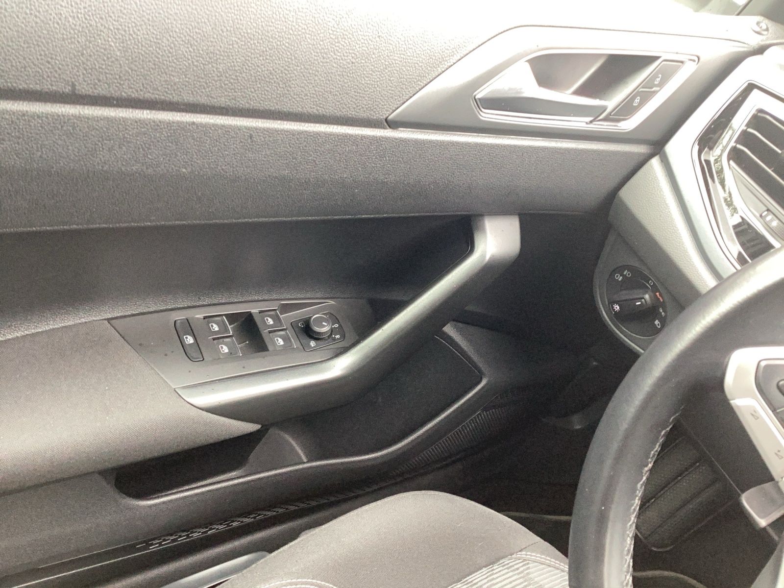 Fahrzeugabbildung Volkswagen Polo R-Line DSG MATRIX RFK PANO