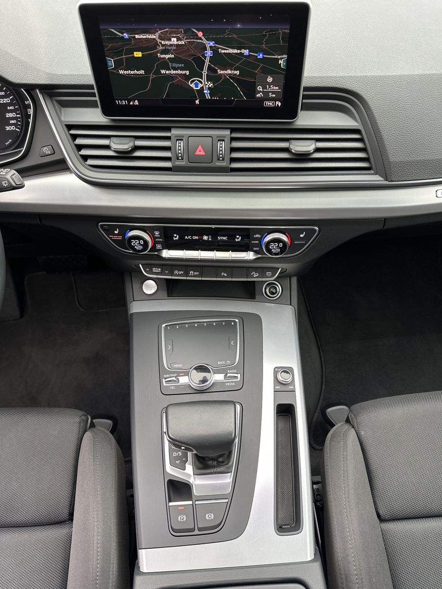 Fahrzeugabbildung Audi Q5 40 TDI Quattro Sport NAV+XEN+ACC+PANORAMA+KAM