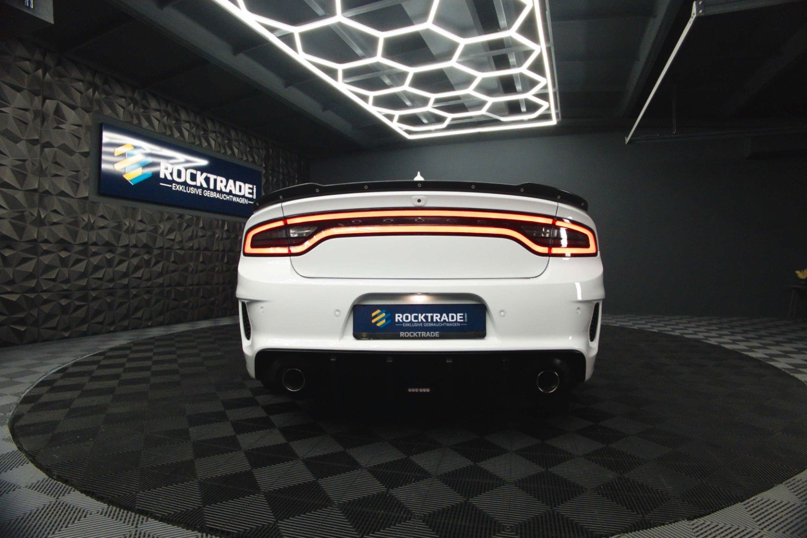 Fahrzeugabbildung Dodge Charger 3.6 4x4 SRT WIDE BODY ANGRY PANDA | LED
