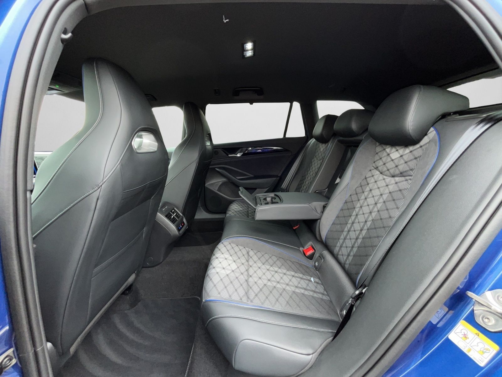 Volkswagen Passat Variant - Bild 14