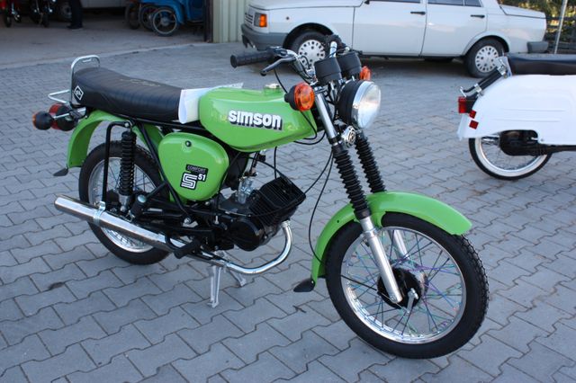 05 July 2022, Saxony, Grimma: A Simson S51 B moped stands in a
