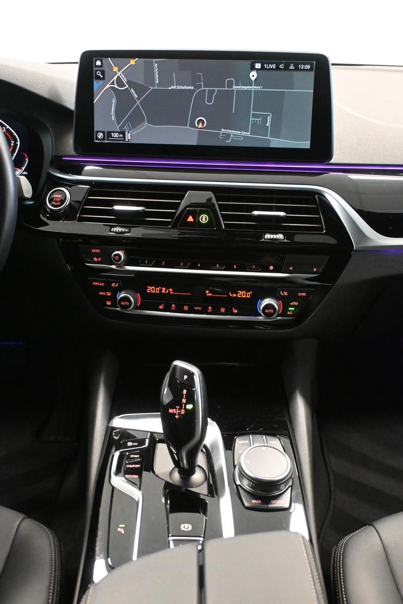 BMW 530 d *KAMERA*ACC*M LENKRAD*KEYLESS*CARPLAY *LED