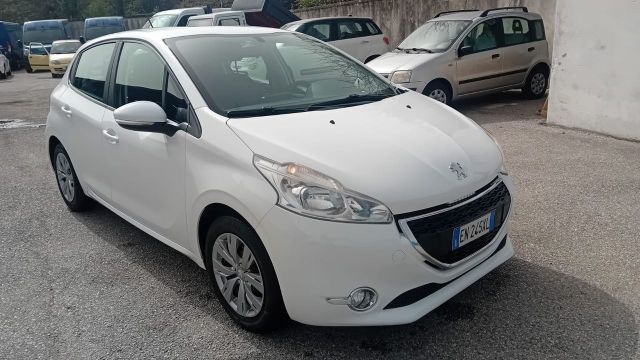 Peugeot 208 -1.4 hdi -5P-full-2013