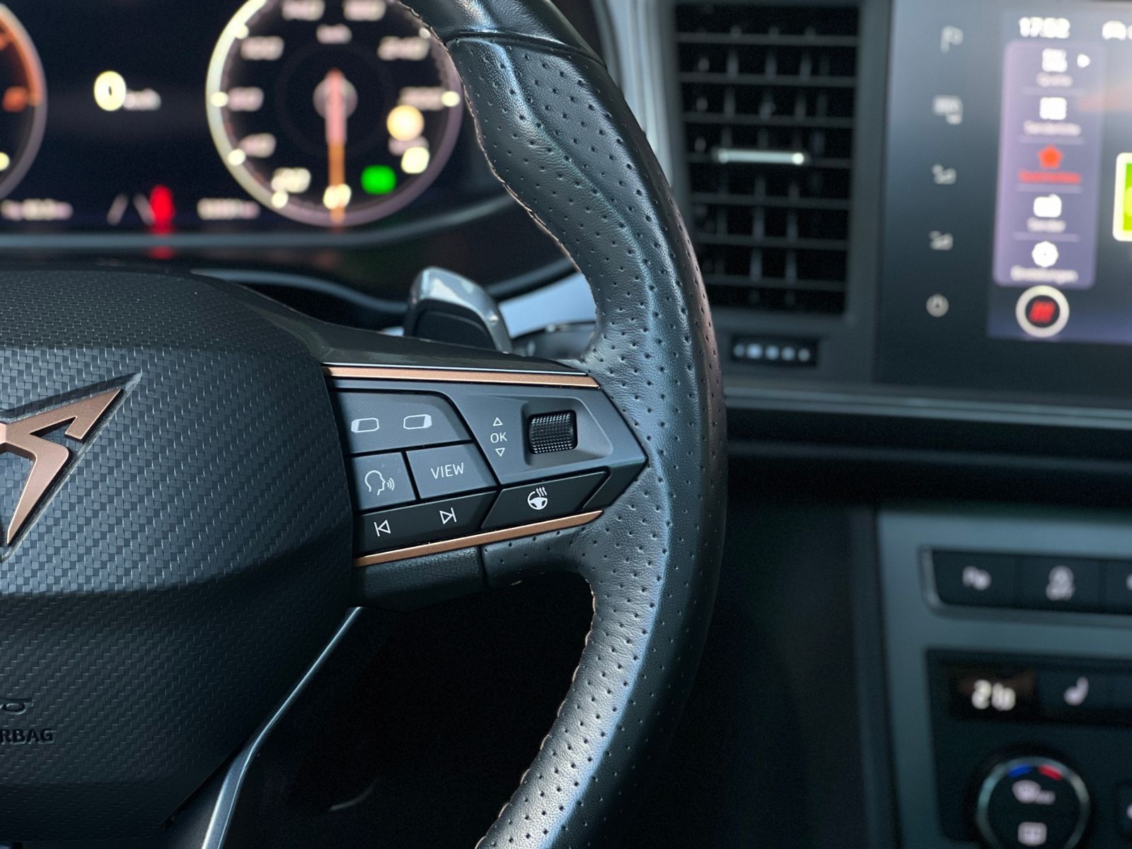 Fahrzeugabbildung CUPRA ATECA Limited Edition MY21 4Drive PANO NAV LEDER