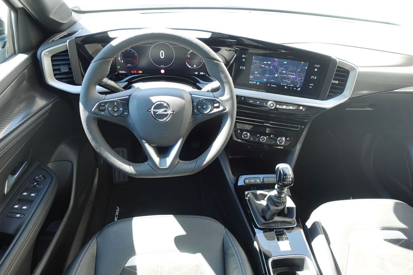 Fahrzeugabbildung Opel Mokka 1.2 Turbo Ultimate KlimaA,Navi,SHZ,PDC