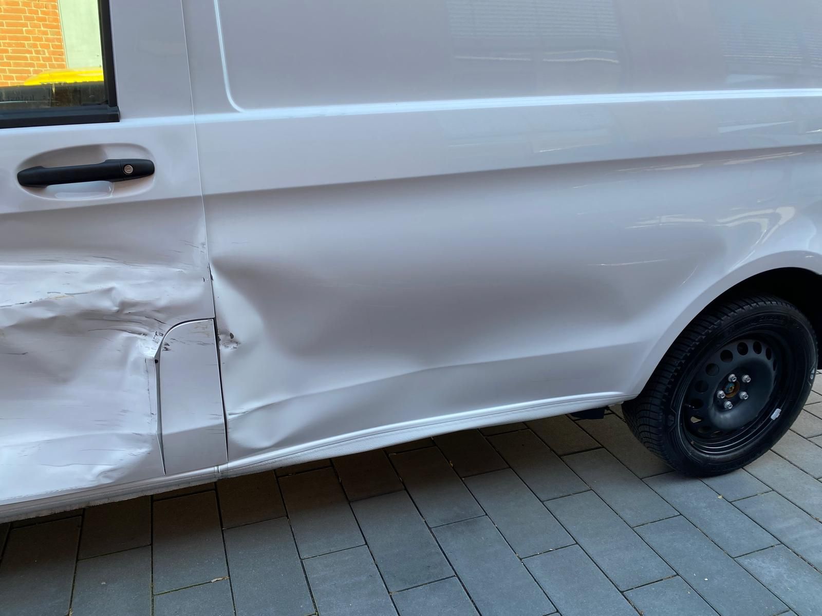 Fahrzeugabbildung Mercedes-Benz Vito 116 d 4x4 PRO Lang/AHK/RFK/Navi/STHZ