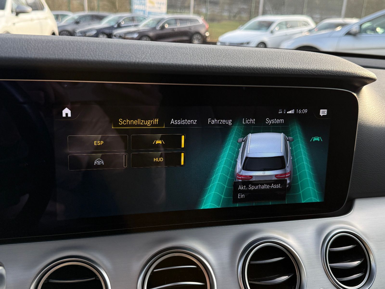 Fahrzeugabbildung Mercedes-Benz E 300de T Avg ACC HUD Keyless-Go Memory Kamera