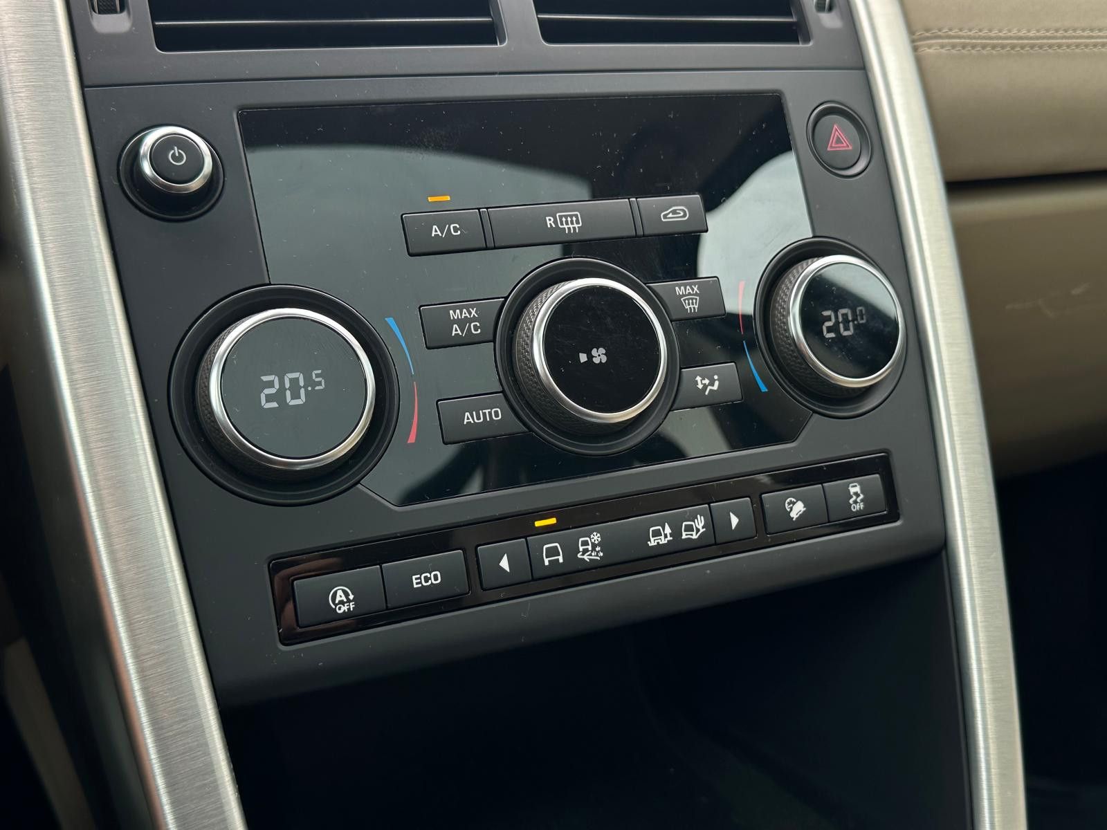 Fahrzeugabbildung Land Rover Discovery Sport SE AWD LED+PANO+KAM+NAVI+TEMPO+