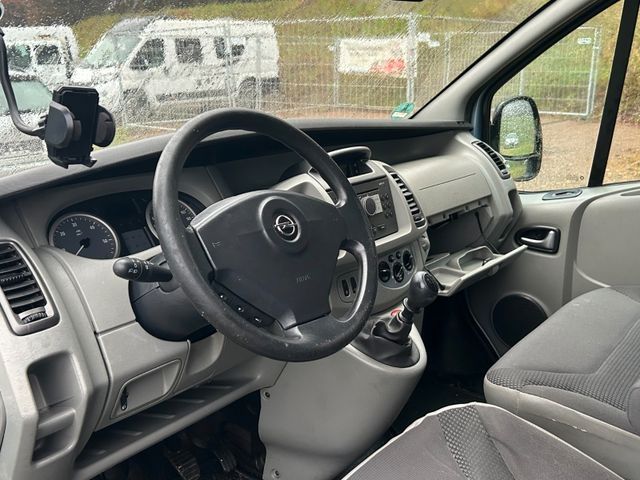 Fahrzeugabbildung Opel Vivaro 2.5 Kombi L1H1 9 Sitzer