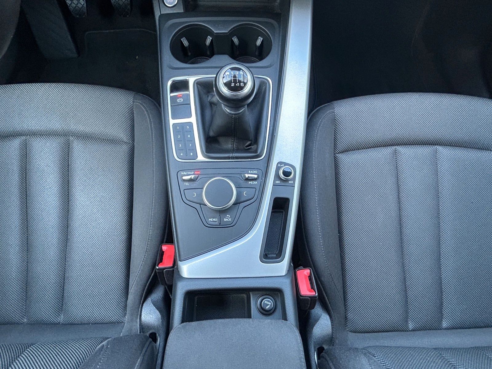 Fahrzeugabbildung Audi A4 Avant 35 TFSI Navi/Klimaaut./Siztheizung/AHK