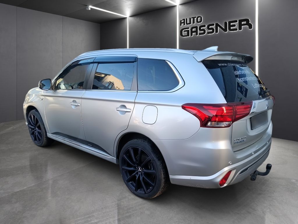 Fahrzeugabbildung Mitsubishi Outlander Plug-in Hybrid 2.4 PLUS Spirit 4WD AHK