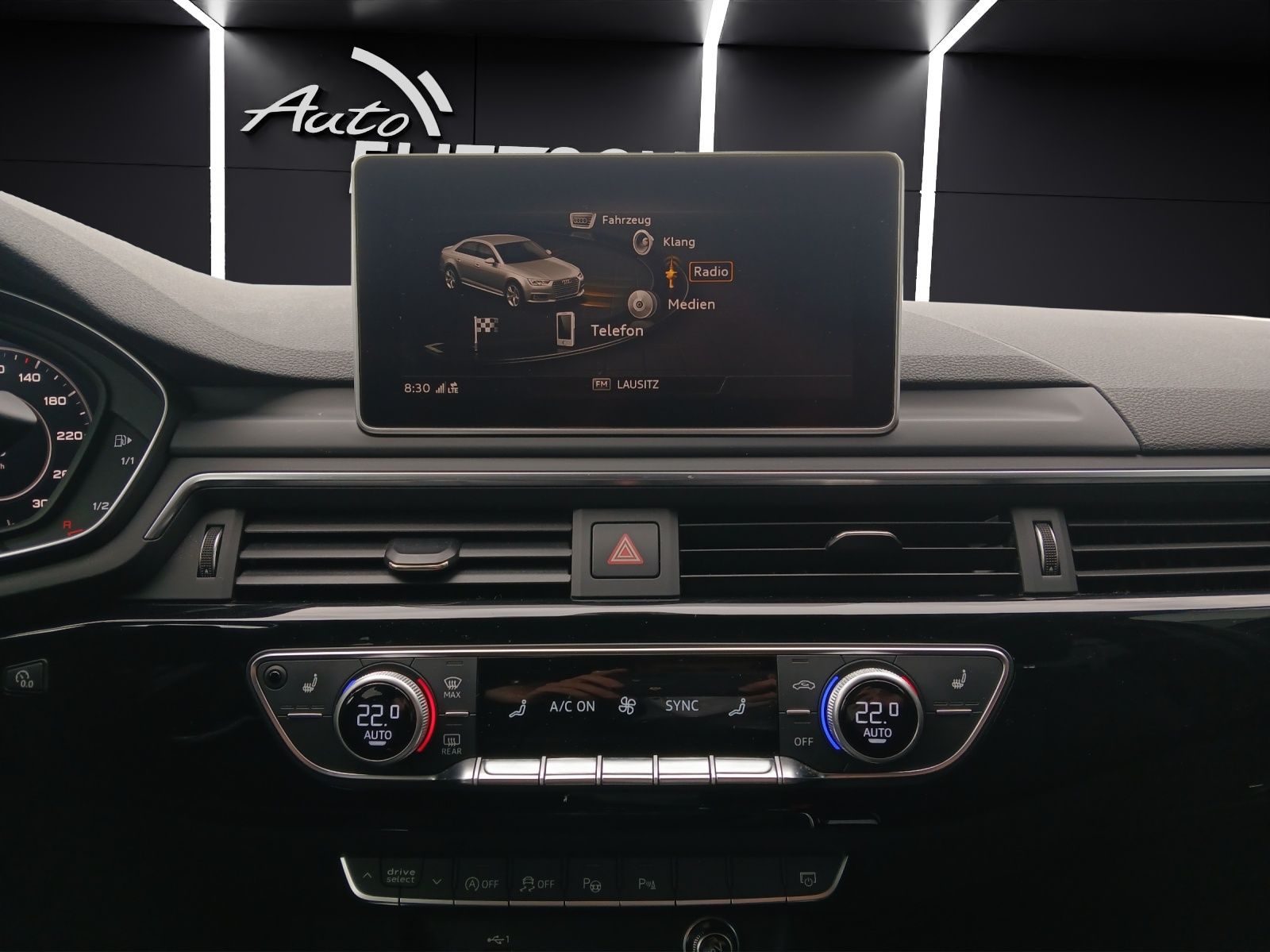 Fahrzeugabbildung Audi A4 TFSI sport S-Line-Black LED AHK Navi AVC ACC