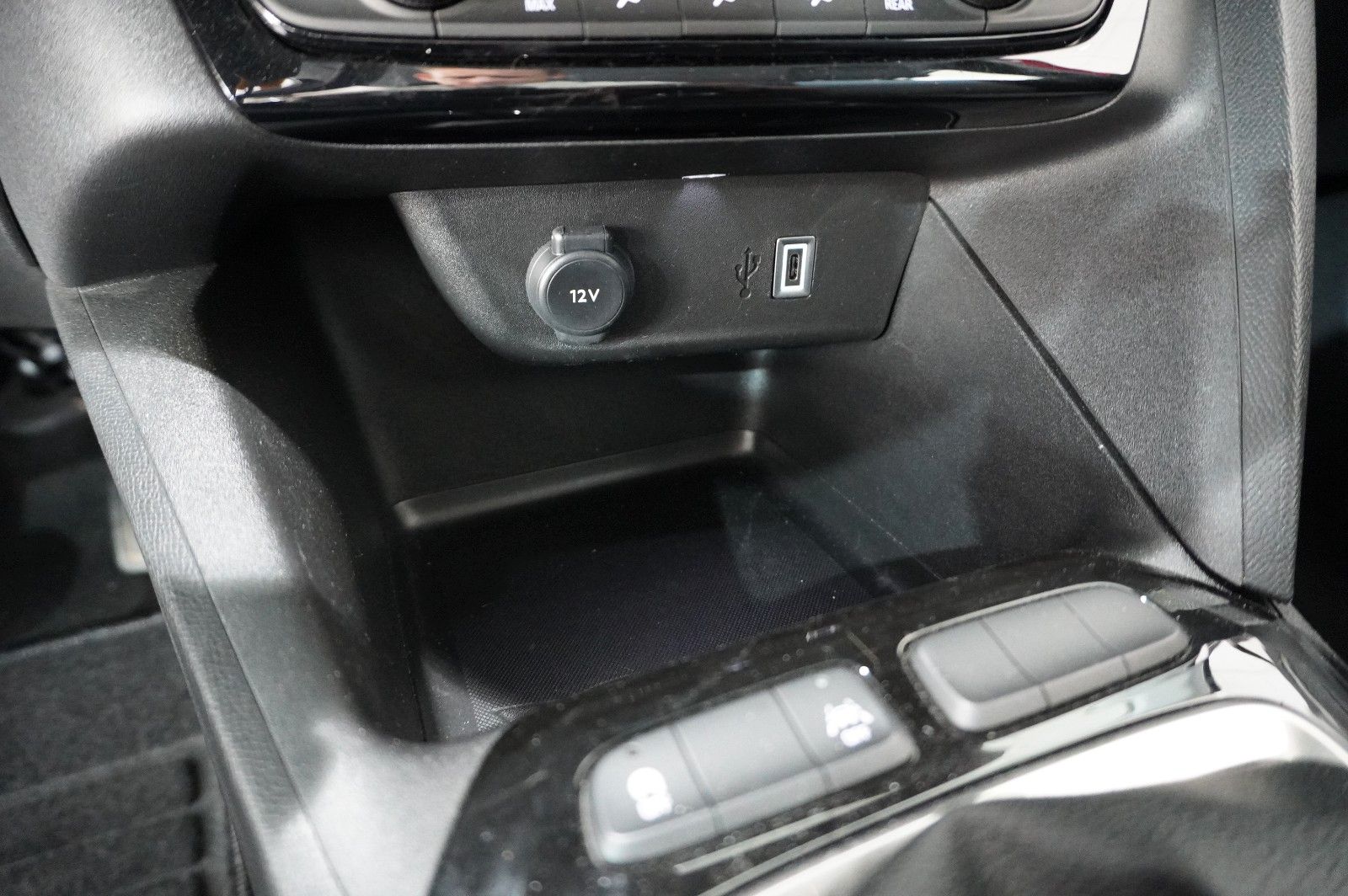 Fahrzeugabbildung Opel Corsa F 1.2 FACELIFT NAVI/LED/KAMERA/VIRTU./DAB+