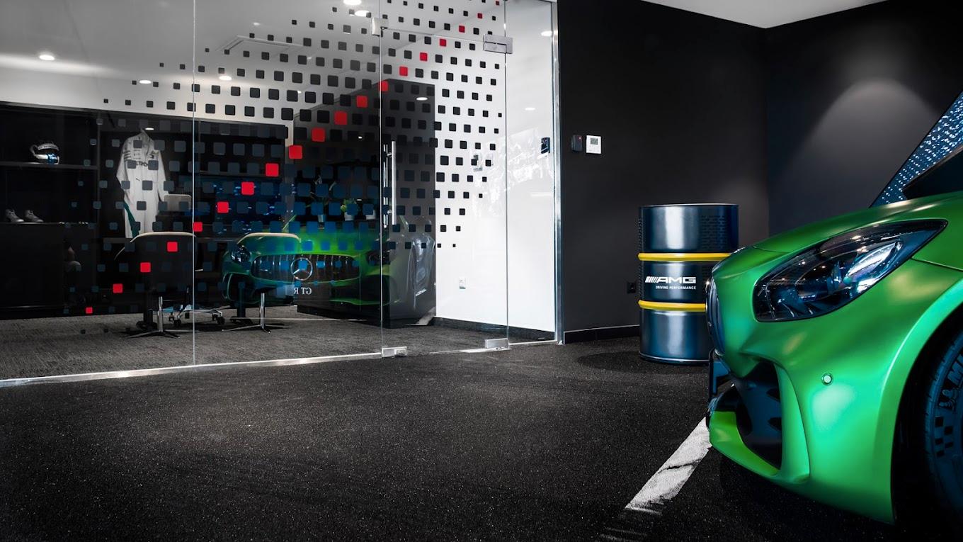 showroom-image-top