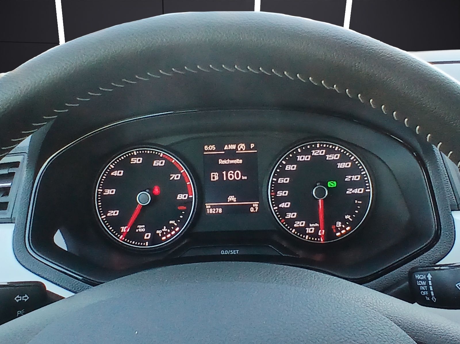 Fahrzeugabbildung SEAT Arona TSI Xcellence DSG LED AHK Navi ACC RFK SH