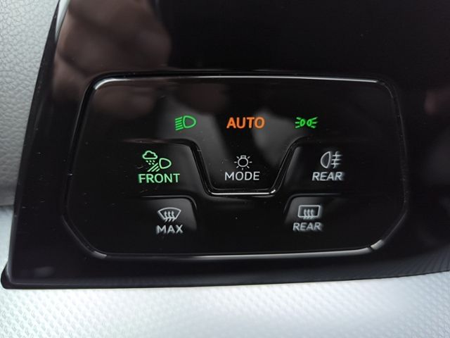 Fahrzeugabbildung Volkswagen Golf VIII Variant 2.0 TDI SCR DSG Goal LED PLUS