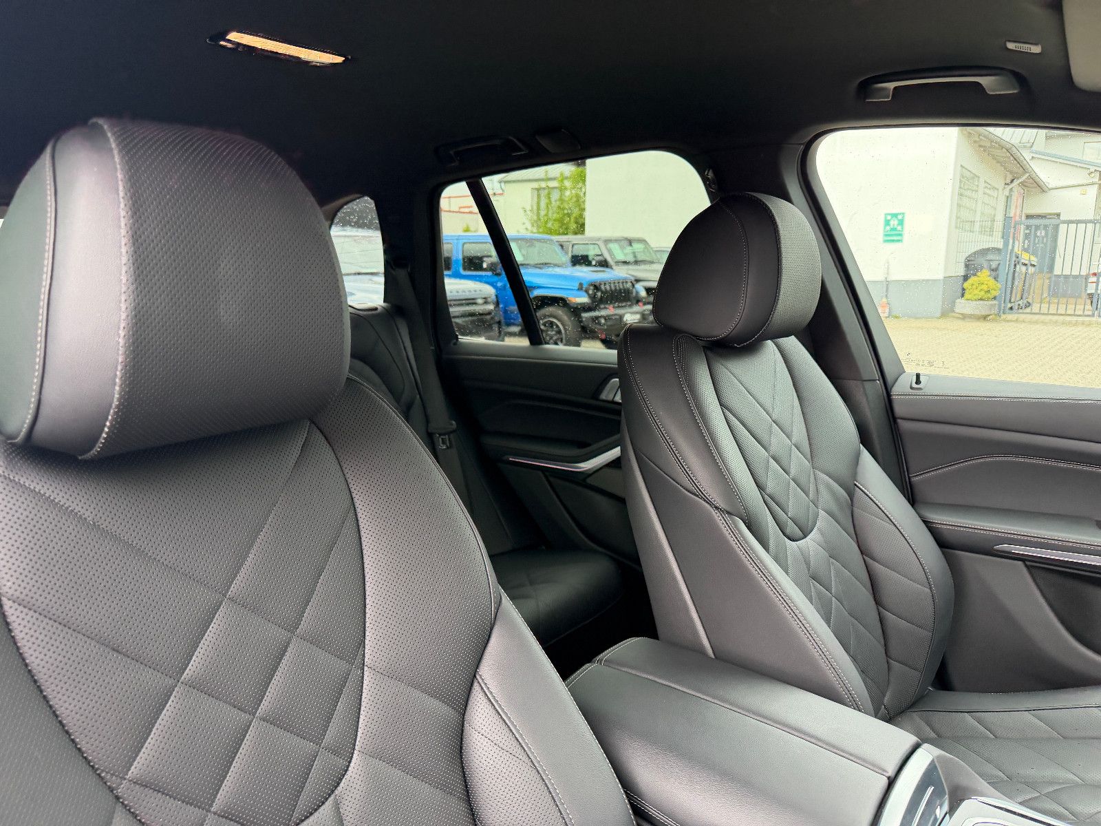 Fahrzeugabbildung BMW X5 30 d xDrive M Sport/HEAD-UP/360°/SOUND/AMBIEN
