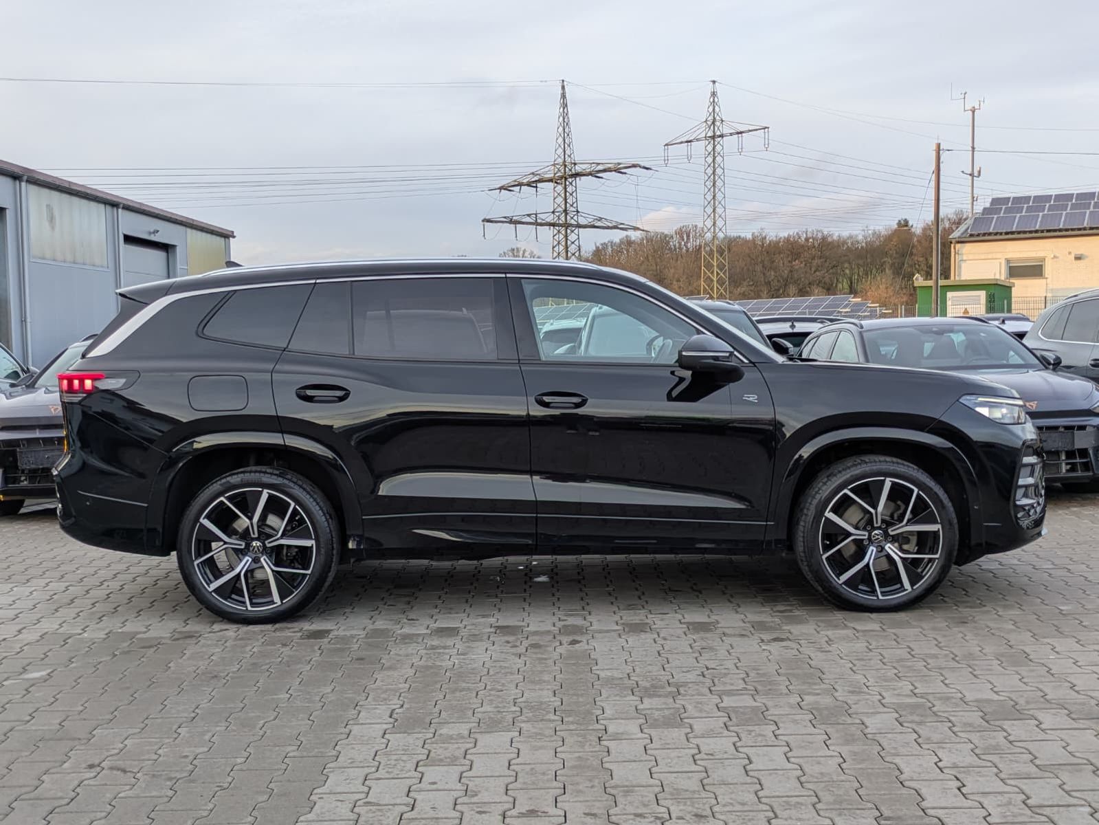 Fahrzeugabbildung Volkswagen Tayron 2.0 TDI 4M R-Line 7Si*MATRIX*AHK*PANO*HUD