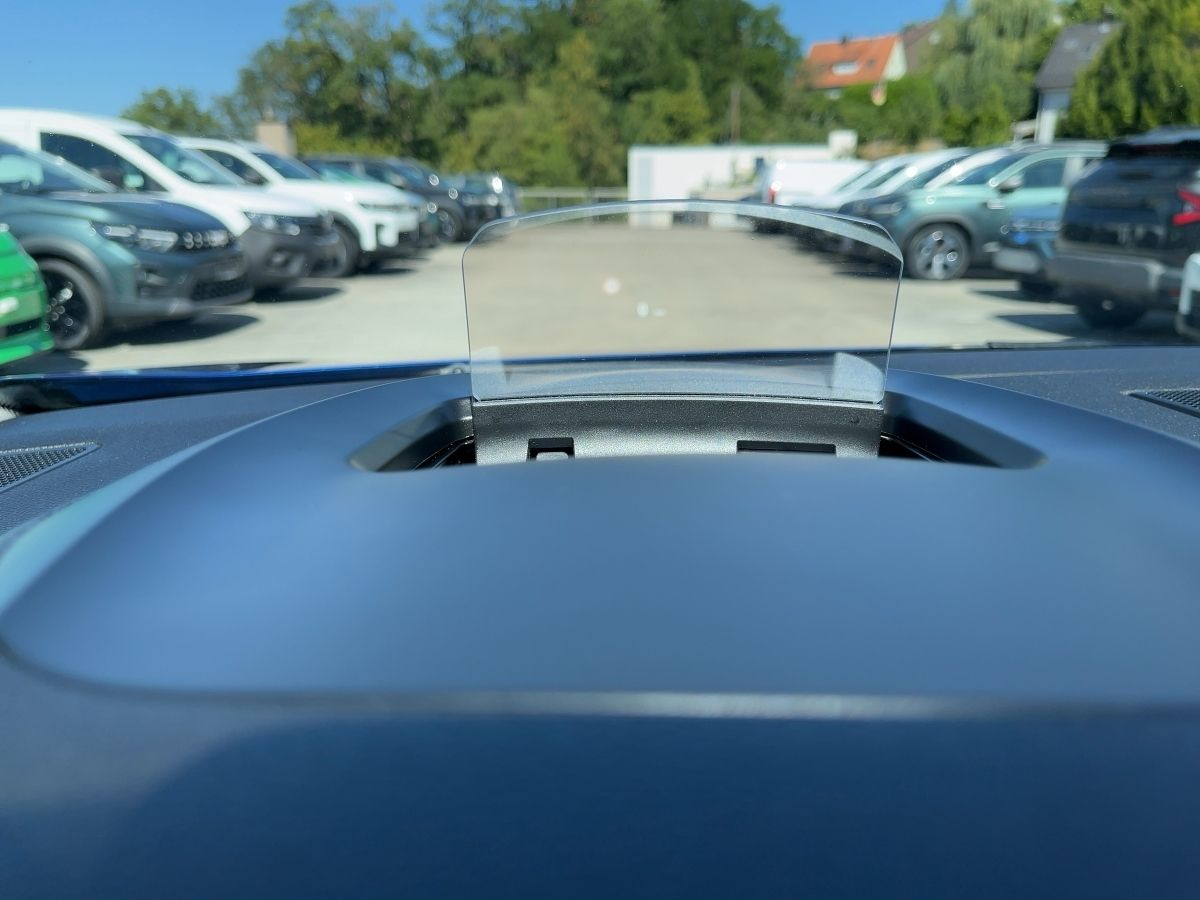 Fahrzeugabbildung Renault Megane Grandtour R.S. LINE Plug-in 160 SHZ - mit KI generiert/bearbeitet
