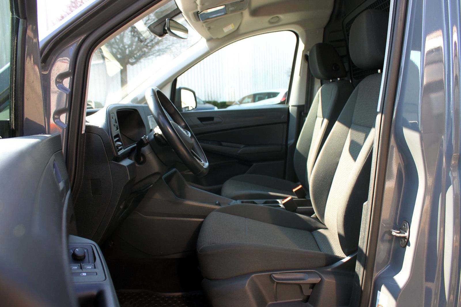 Fahrzeugabbildung Volkswagen Caddy Cargo 2.0TDI Automatik LED TEMP KAM PDC BT