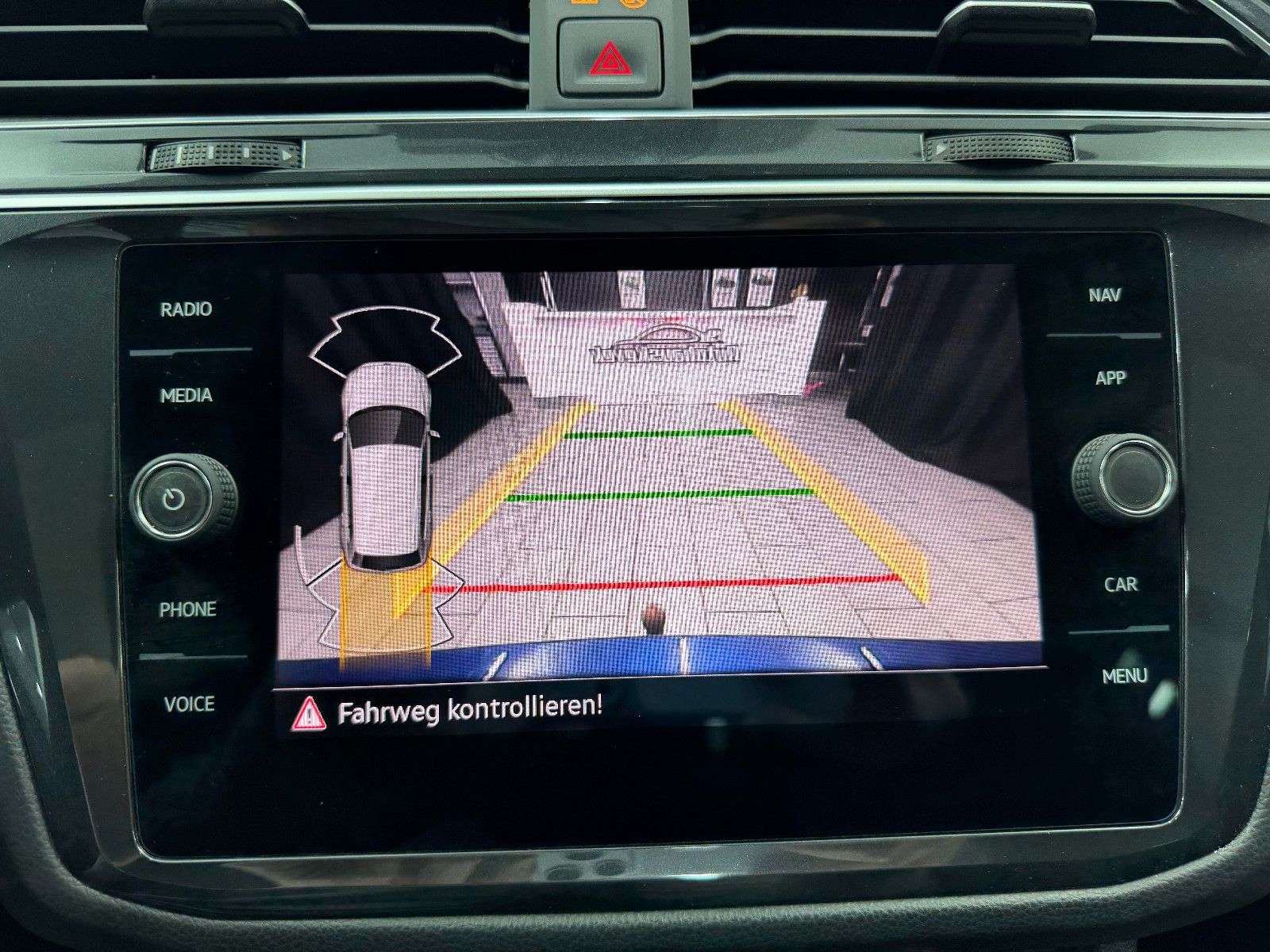 Fahrzeugabbildung Volkswagen Volkswagen Tiguan R-Line 4Motion|MATRIX|PANO|AHK