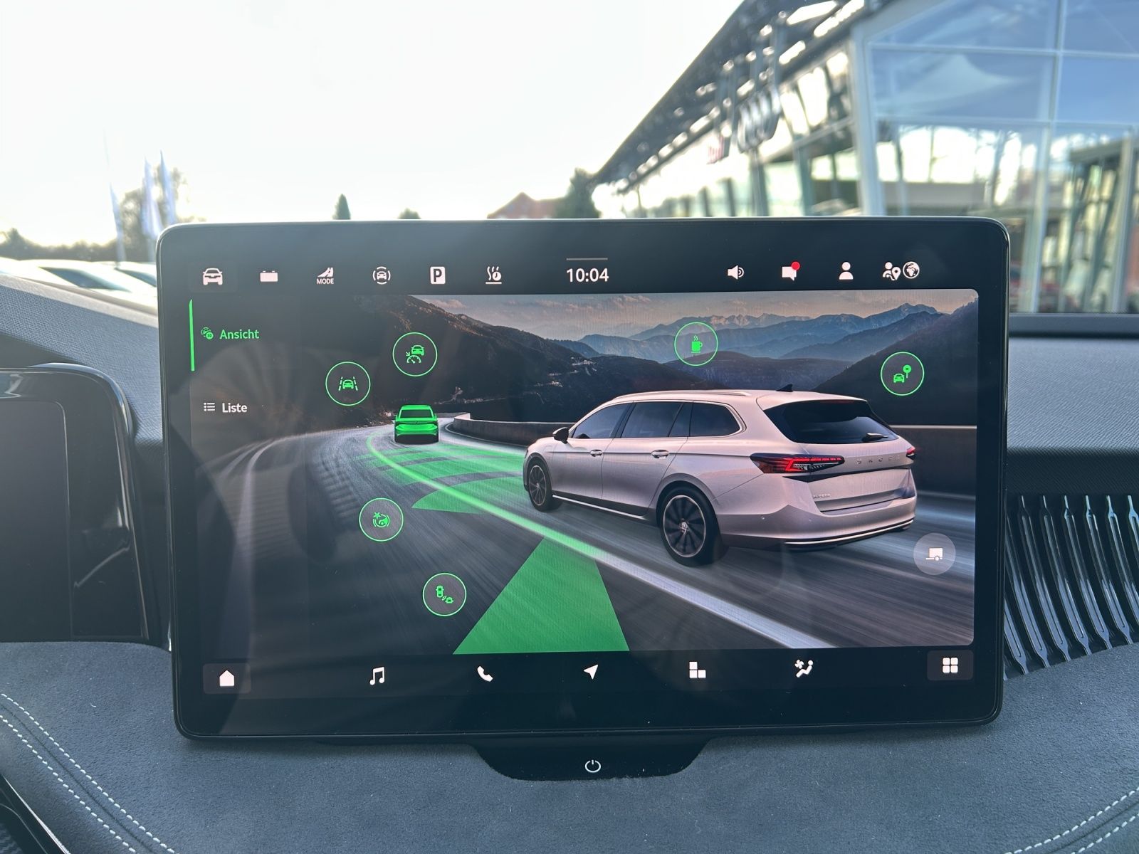 Fahrzeugabbildung SKODA Superb Combi 1.5 TSI iV Sportline DSG AHZV PANO
