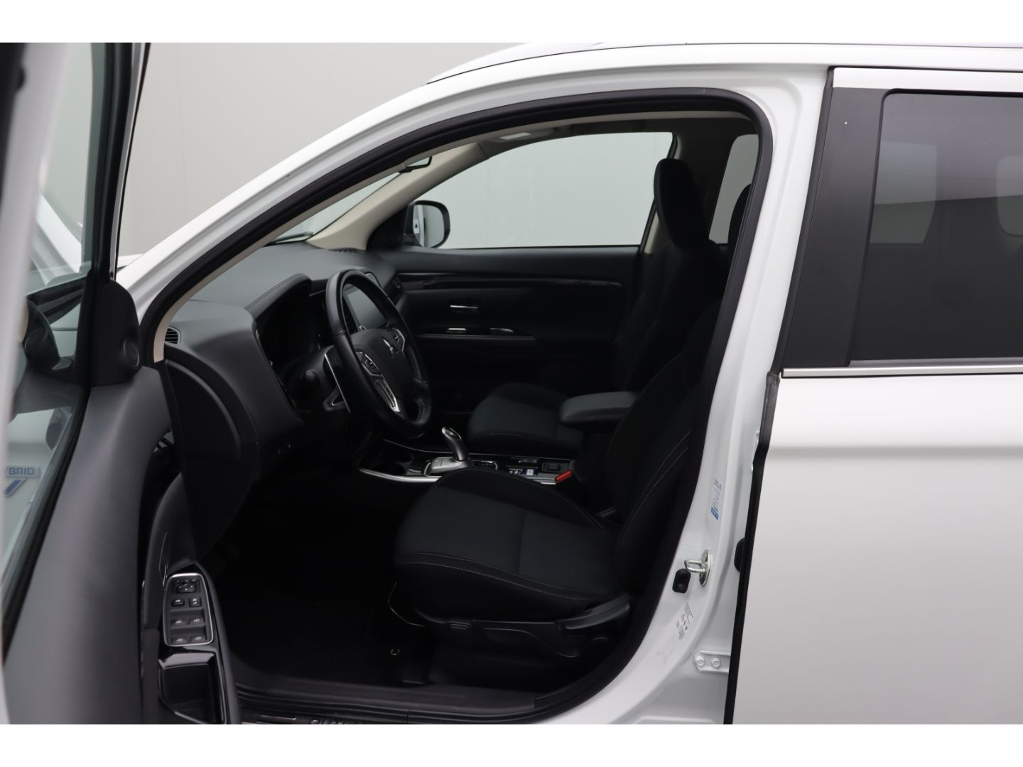 Fahrzeugabbildung Mitsubishi Plug-in Hybrid Outlander PHEV Basis 4WD Tempomat