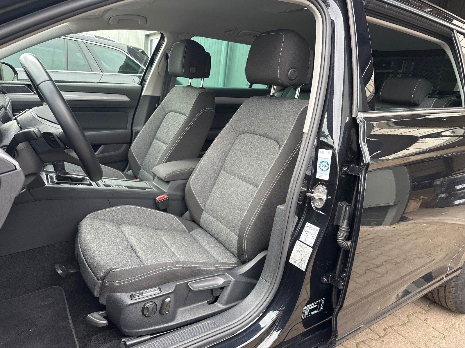Fahrzeugabbildung Volkswagen Passat Variant Business NAV+LED+ACC+AHK+KAM+17ZO